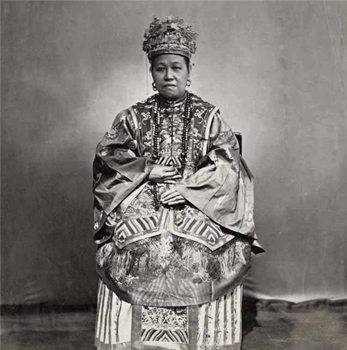 诰命夫人|历史上的“诰命夫人”，相当于现在什么官职，谁才能有资格当选？