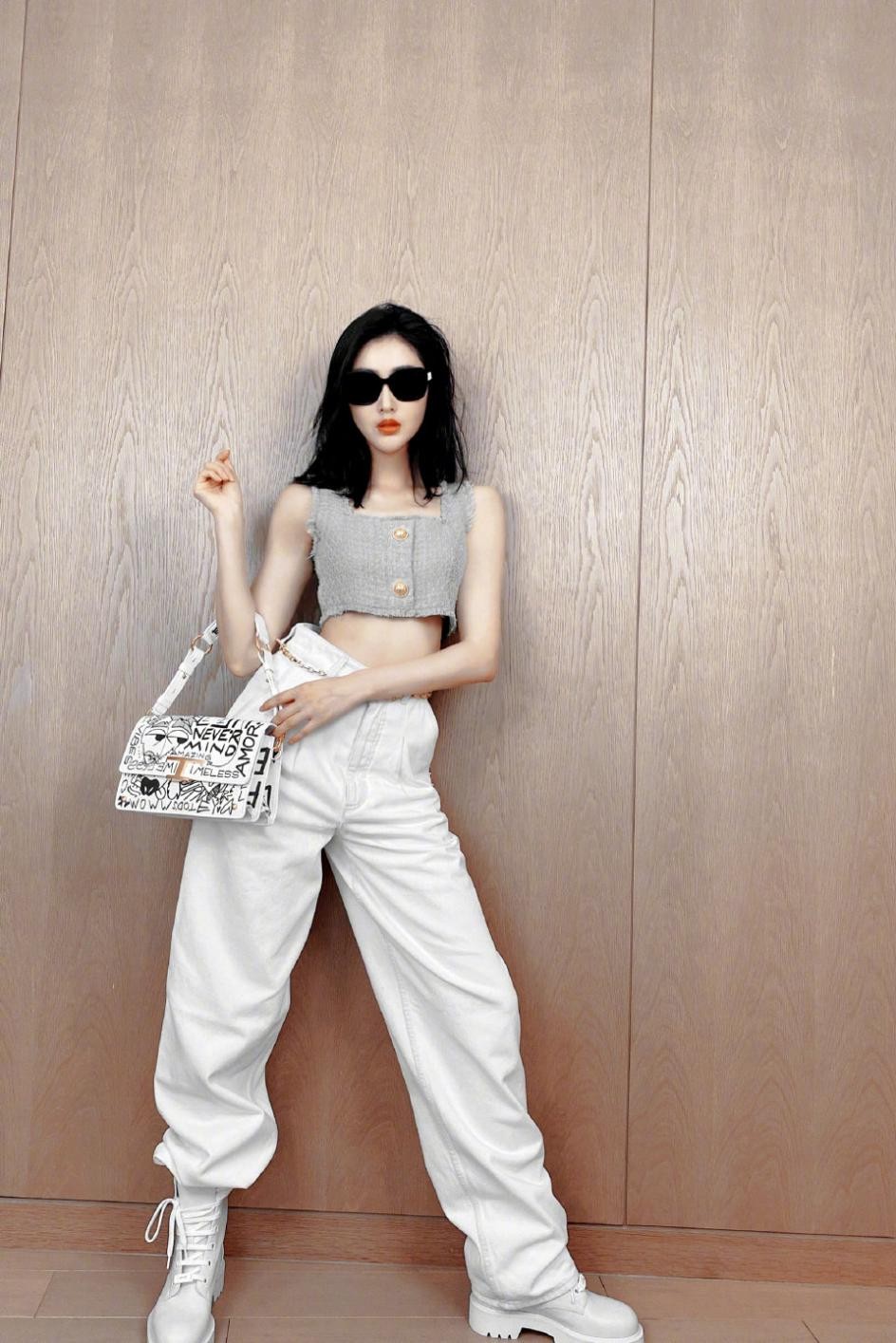 八只爪的猫|女生“苦胯宽久矣”?瞧瞧张天爱的穿衣之道,梨形身材也有春天