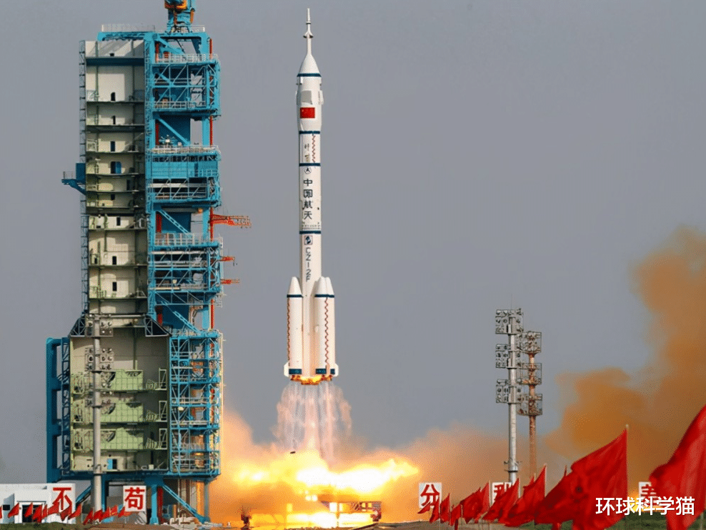 中国航天技术将超美?400公里外!神舟十三宇航员太空授课多难?