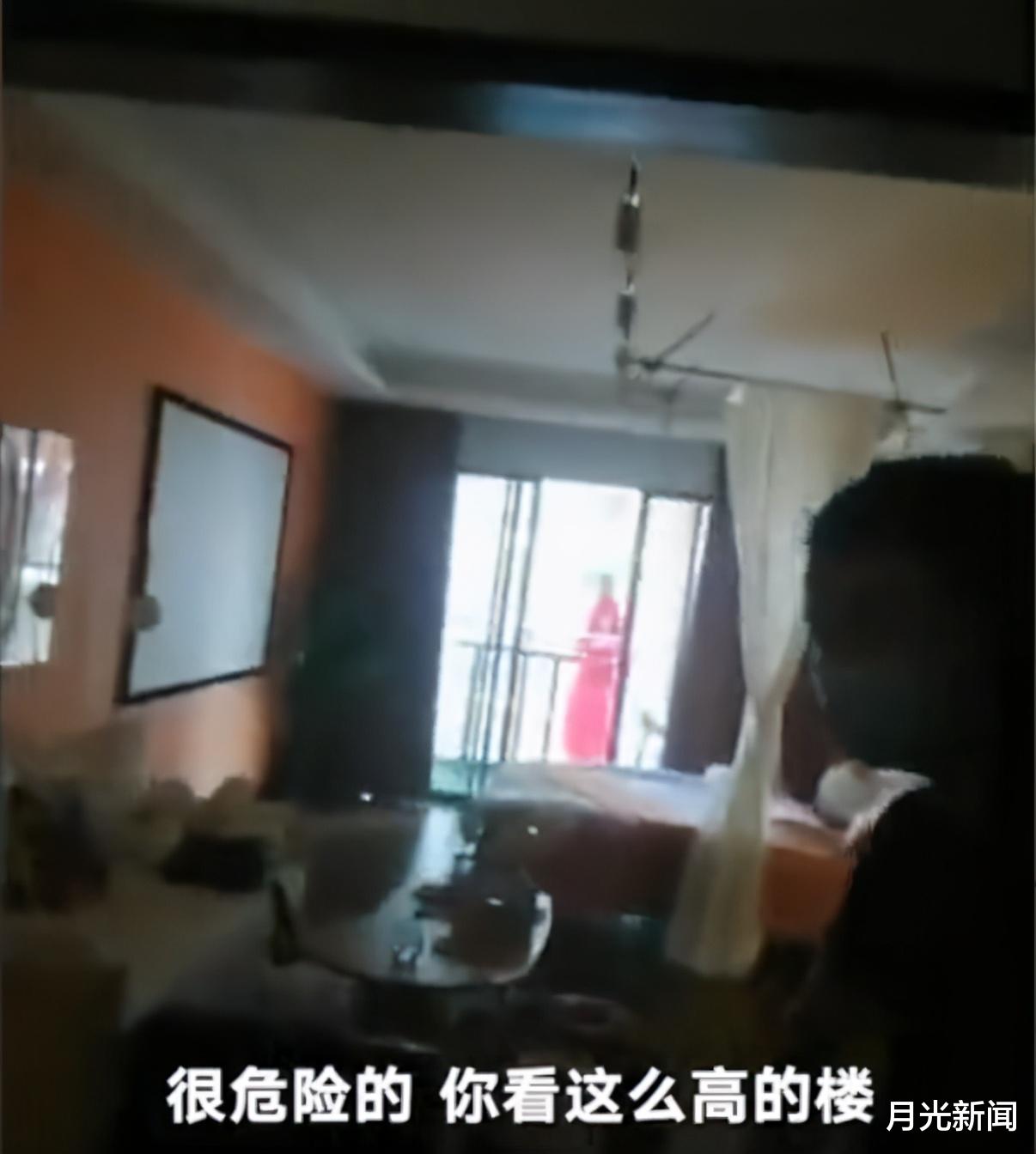 月光新闻 三亚一女子在阳台外跳舞拍视频，从25楼坠亡，警方：生前留有遗书