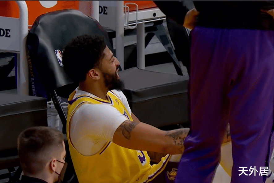 勒布朗·詹姆斯|失望透頂！詹姆斯頭也不回離場，拒絕致意，西部次輪首組對決出爐