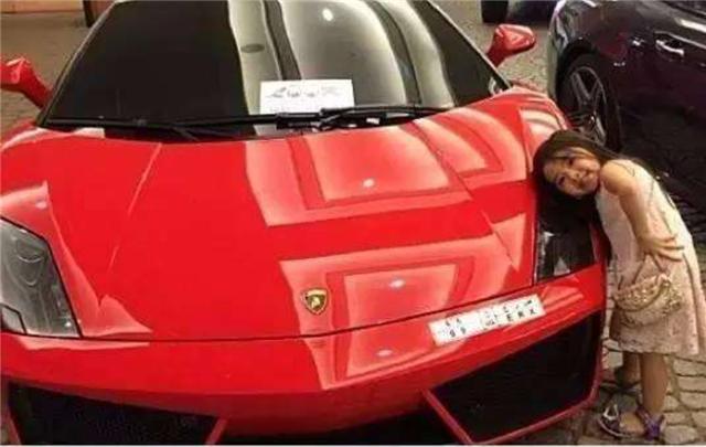 豪门|混血女童因长相漂亮被迪拜富豪收养，5岁进豪门，如今现状如何？