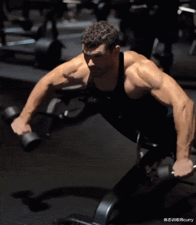 爷孙恋|硬汉杜夫朗格，63岁娶25岁娇妻上演爷孙恋，男人越老越要健身