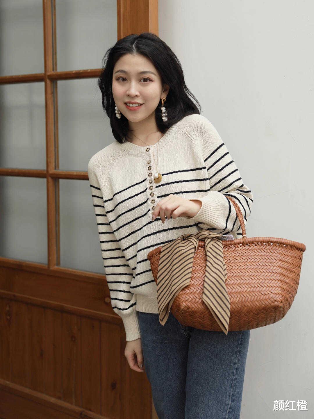 颜红橙|“条纹衫”的高级穿法是这样的,搭配阔腿裤干练利落,洒脱帅气