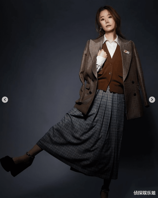 王一博|45岁林心如晒封面大片，罕见穿露脐装秀身材，马甲线超吸睛