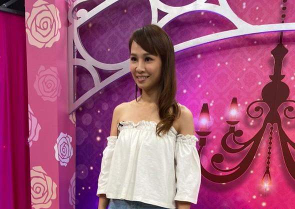 |女星遭出轨后苦撑养3娃！月入4600元无力还房贷，为赚钱被骗去陪酒