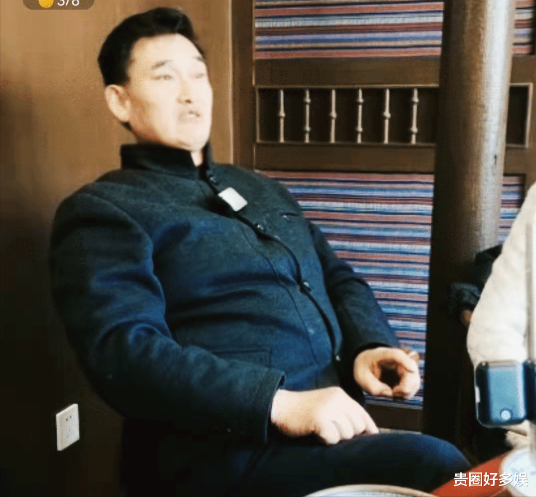 朱之文|“大衣哥”朱之文夫妇直播吃面条，高达十万人观看，完全不受儿媳困扰