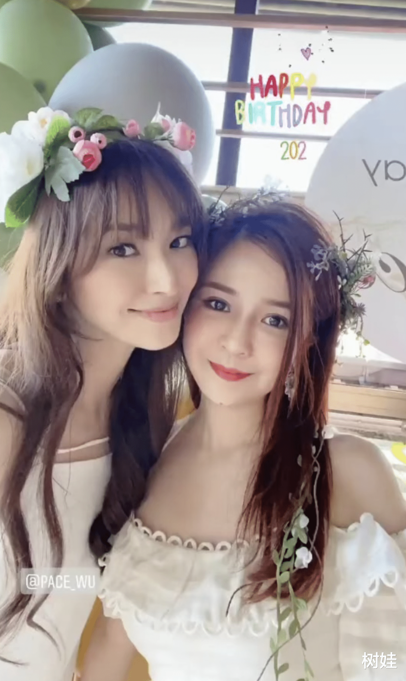 吴佩慈|吴佩慈为6岁长子庆生，穿马里奥装大秀长腿，与姐妹合照状态极佳