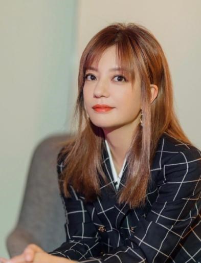 赵薇|事发突然！赵薇被全网除名，3位“顶流”受牵连，穷途末路见人心