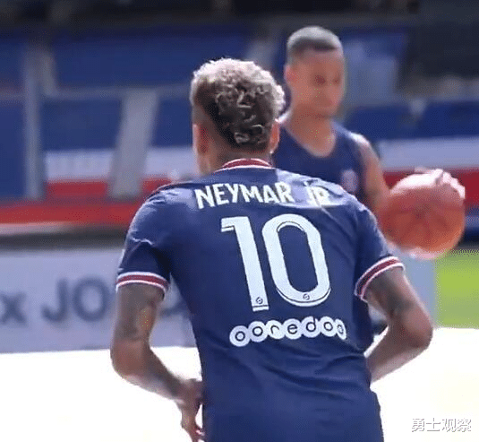 斯蒂芬·库里|5月18日勇士日报：惊喜！美媒称库里有望同时斩获最佳一阵和MVP两大荣誉！