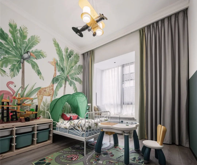 |158平现代风格装修，木格栅沙发墙、黑白灰卫生间，无主灯客厅