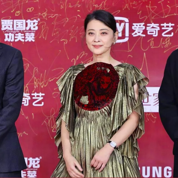 佟丽娅|不得不怀疑，她又怀孕了？