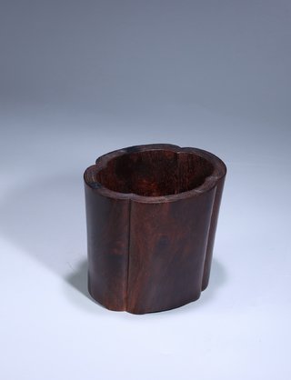 小叶紫檀|旧藏：满瘤纹小叶紫檀·海棠口文房笔筒