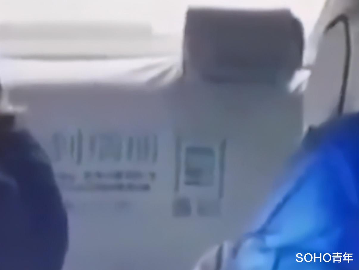 SOHO青年 女大学生坐出租要打表计价被撵下车，司机这样回复，女孩做法绝了