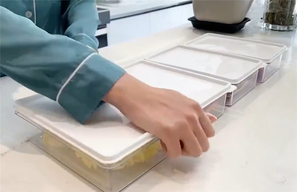 老年小妙招|“强迫症”姑娘整理冰箱，食材严格收纳归类，网友：引起舒适