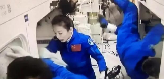 航天员怎么了?王亚平“脸部浮肿”,真相令国人担心!