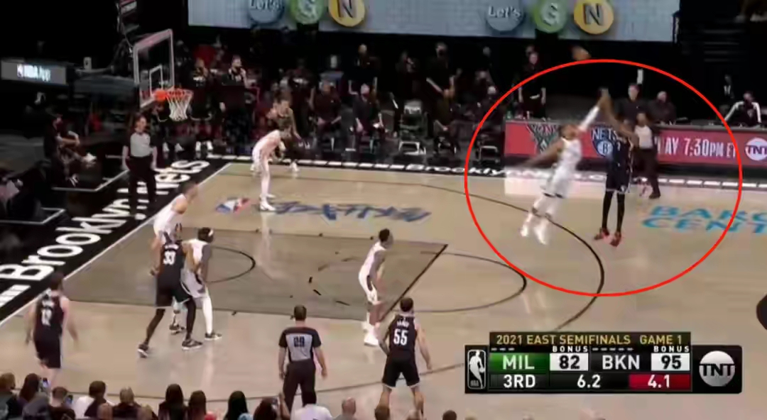 凯文·杜兰特|明明身高臂展弹跳更占优势的字母哥,为何被杜兰特在头上干拔呢?