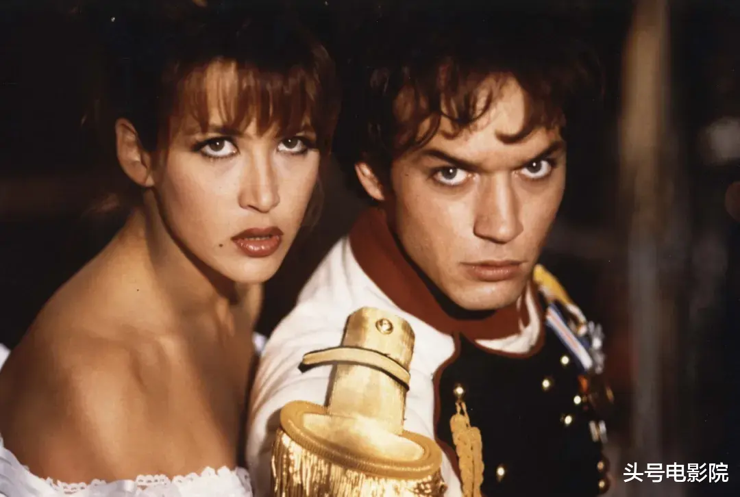 关晓彤|3.8分！姜文胡军出演，陪衬关晓彤，这烂片堪比鹿晗《上海堡垒》