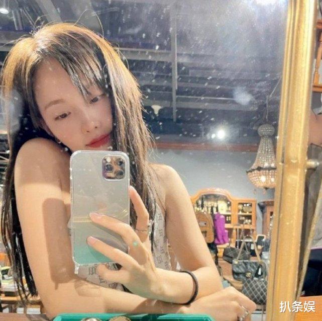 王源|黏妻狂魔！张嘉倪接长发，老公买超如影随形陪伴左右甜如热恋