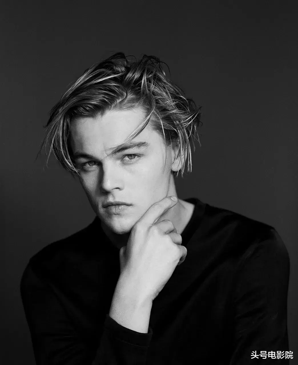 莱昂纳多·迪卡普里奥|47岁了，小李子该死的魅力！世界首富女友紧贴，贝索斯晒肌肉宣战