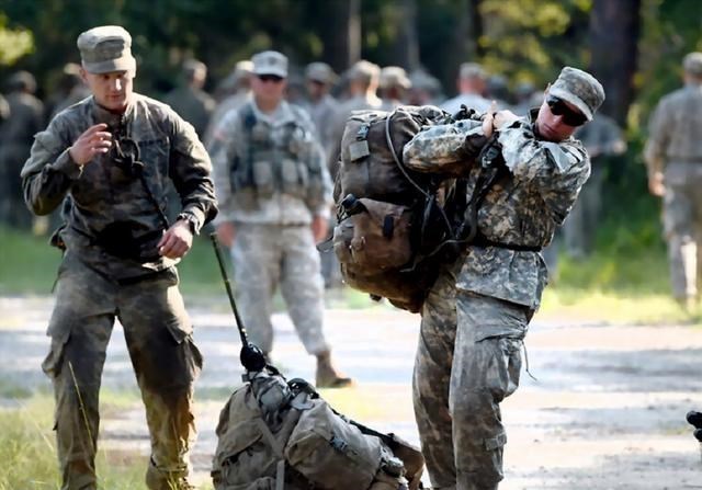 德军|当年德军负重60斤20分钟越野3公里，如今有多少军人能做到？