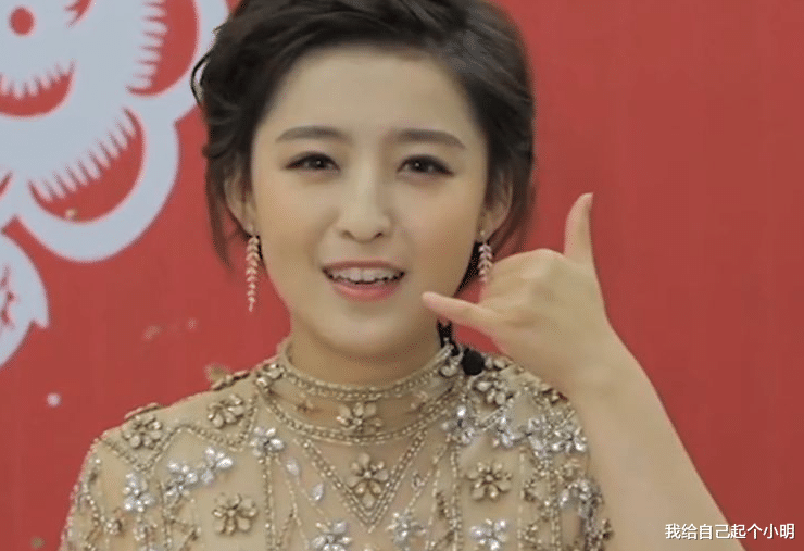 央视|央视“最美主持人”被开除,网友:一顿饭吃了毕生心血