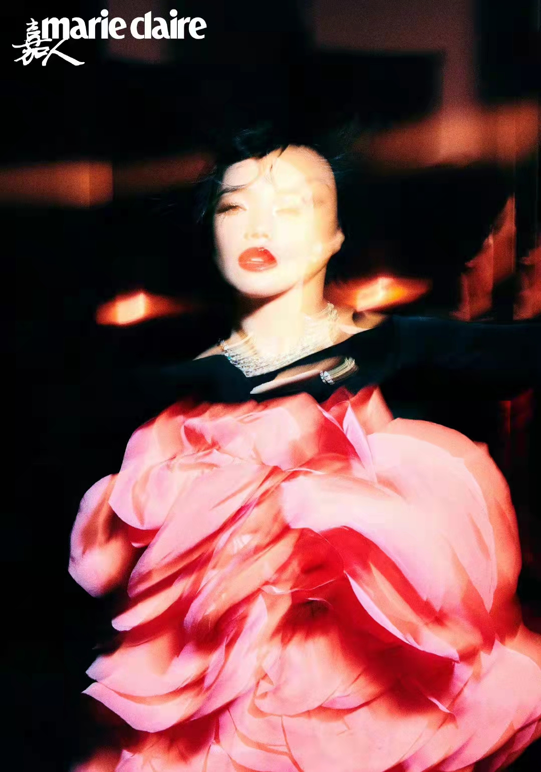 关之琳|众女星拍2022开年杂志：杨幂秀美背，刘亦菲女王，舒淇戴百万珠宝