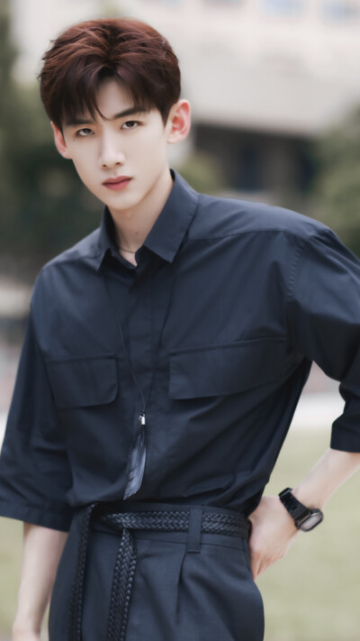 白敬亭|杨倩妈妈表示女儿现在单身，网友喊话杨倩：不要给白敬亭机会，便宜他了