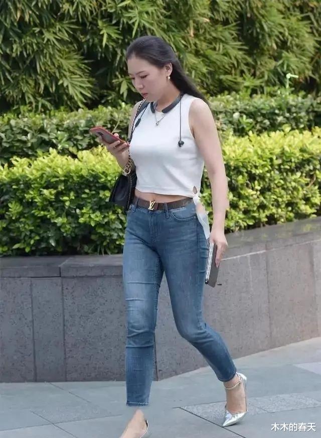 木木的春天|牛仔裤的“N”种穿法，掌握一种秋季穿衣就不会愁了