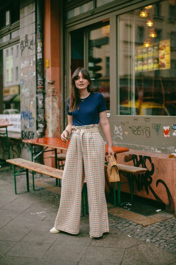 大表姐的时尚圈|夏天这3种颜色的上衣，早安利早时髦，显白又精致，变美少不了