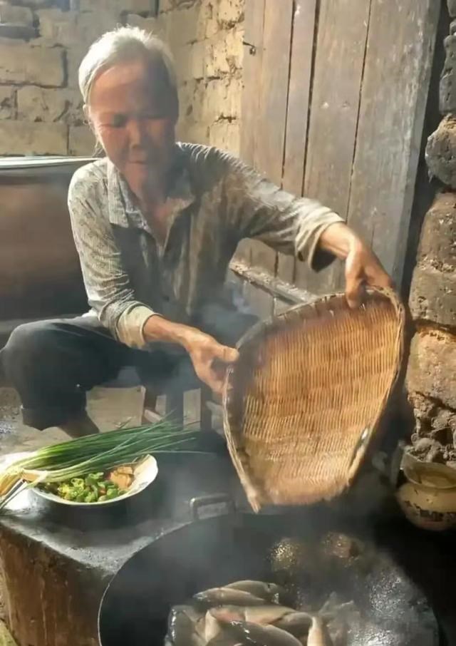 梧州 第一次去四川男友家，他奶奶煮鱼，鱼鳞直接下锅，老妈：赶紧分手