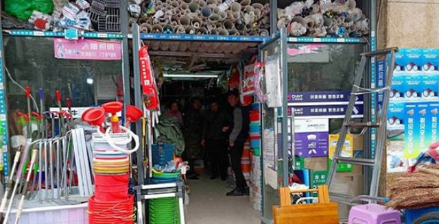 中介业|五金店遍布接头，平日没生意，为何不倒闭还能年入几十万？