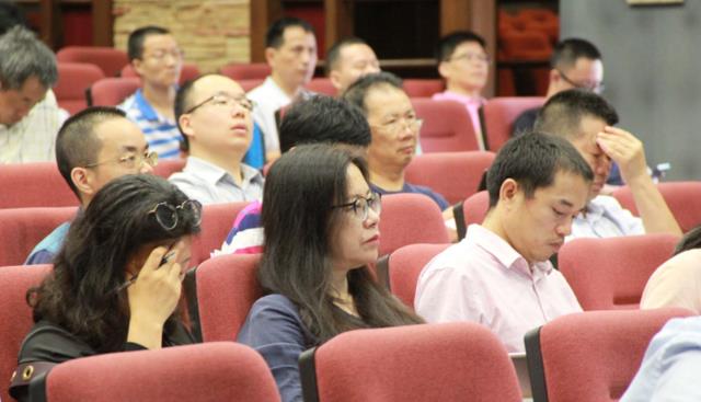 数学|2022高考生需注意,这4类专业不适合女生报考,多数学生毕业转行