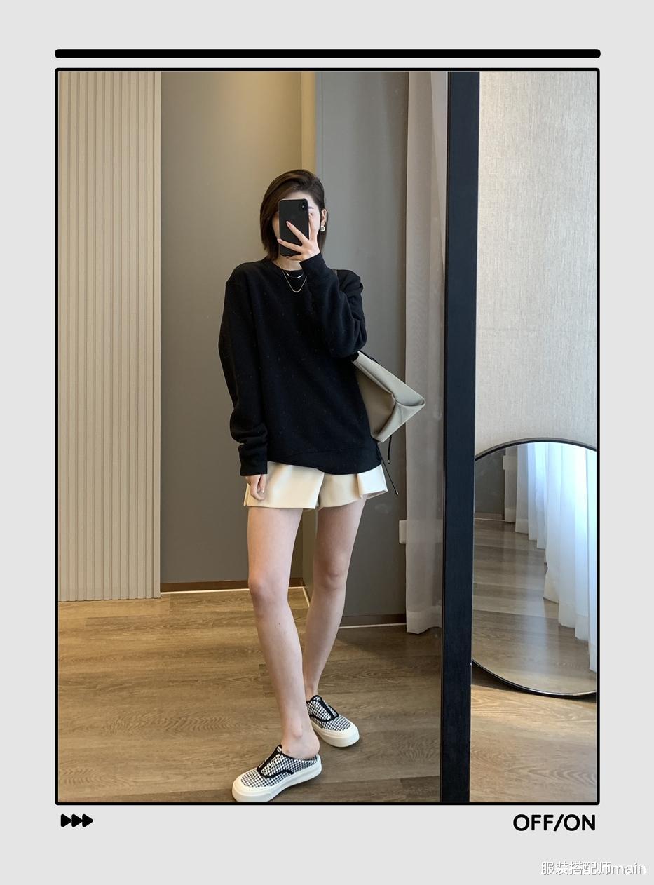 服装搭配师main|早秋最慵懒舒适的时髦套路=卫衣+裤子,温暖又有女人味