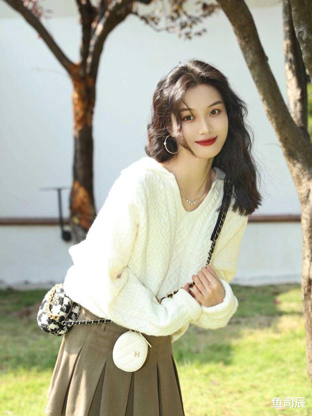 鱼司辰 冬天毛衣怎么穿才好看?试一试这5套穿搭,不光时髦还很有气质