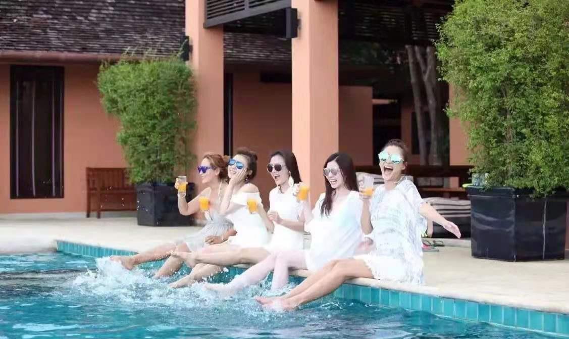 金晨|应采儿穿泳装聚会的照片被扒，现场美女如云，网友：像选美大赛