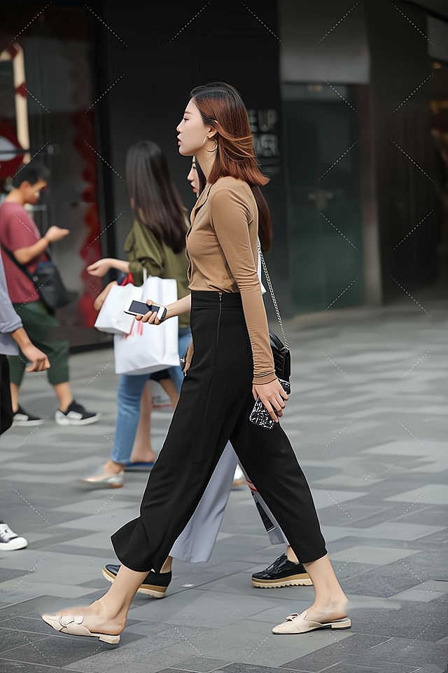 穿衣搭配|棕色衬衫搭配黑色阔腿裤，职业风满满又不失休闲时尚美感！