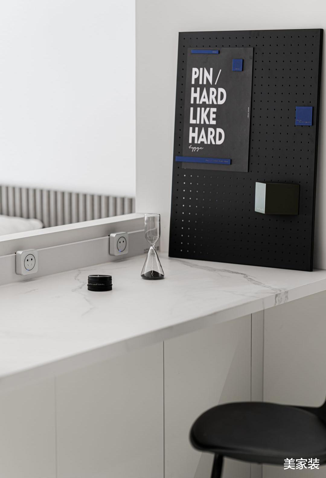 46平米的小空间，采用光影的设计，让本来黑暗的空间变得通透