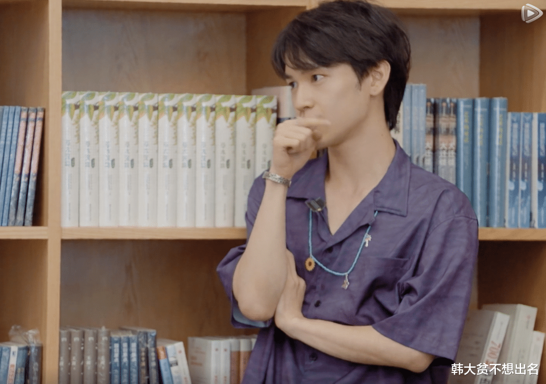 穿衣搭配|《心动的信号4》Simon年薪200万？看了他穿搭的价格后：太低调！