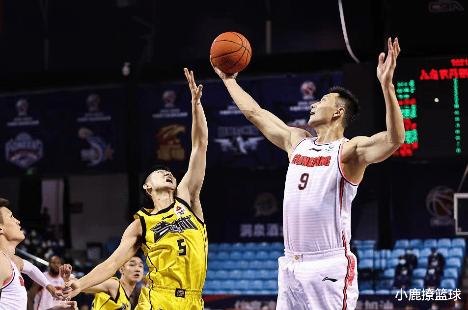 易建聯(lián)|12中9轟25+16！易建聯(lián)重返巔峰，帶領(lǐng)廣東走出困境，杜鋒沒看錯人