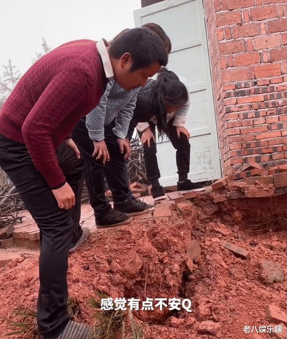 |牛爱芳房子要塌了，母亲用苹果手机求助，全家人即将“搬家”
