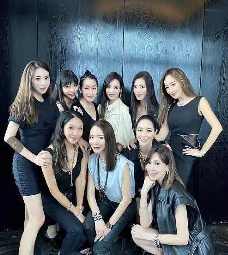 穿衣搭配|原来王力宏离婚了！李靓雷穿衣变得豪放，走进富婆圈开始化大浓妆