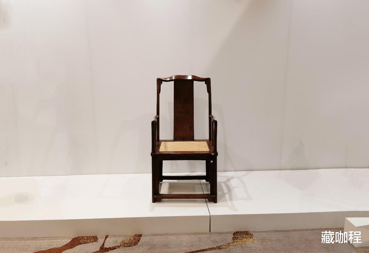 |高靠背器型皆精品，黄花梨南官帽椅327万成交