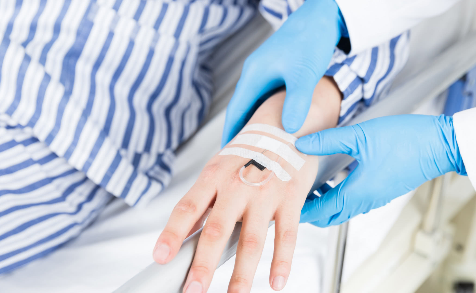 90育儿|宝宝输液“扎头”,宝妈别瞎心疼,其实好处不少,尤其是第二个