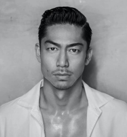 林志玲|林志玲日本老公“肌肉背”要火了！看他脱去上衣后，女粉都不矜持