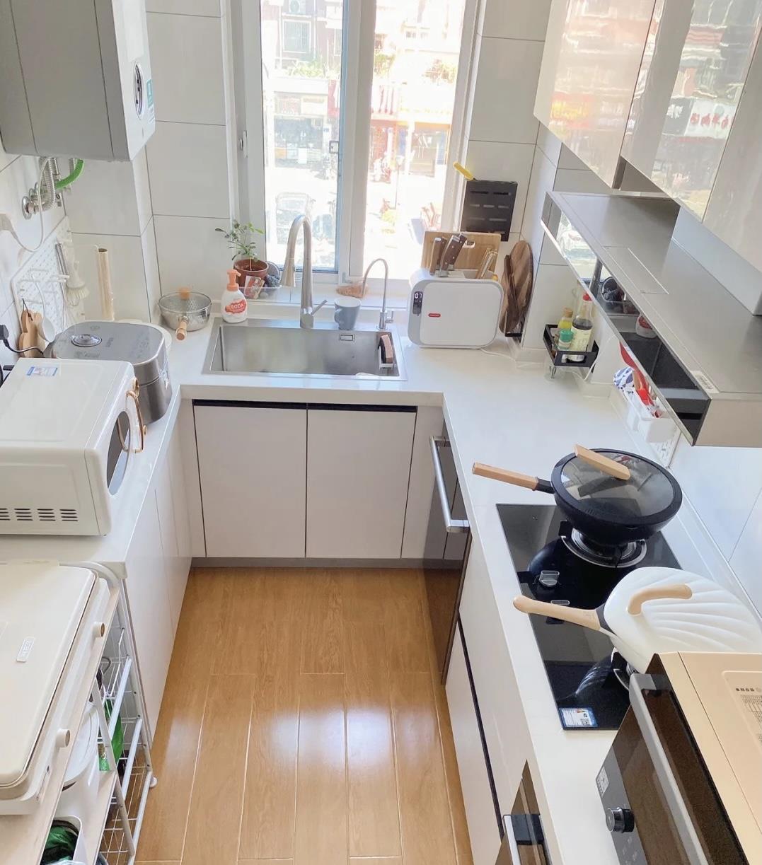 “穷装”为什么越来越流行？看完这个“三无”设计的家，就知道了