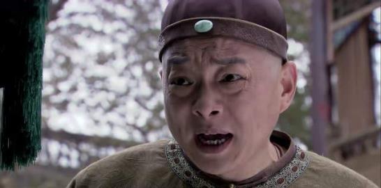 张春年|老戏骨张春年现身高档酒店，拄拐无人搀扶显凄凉，身旁美女引猜测