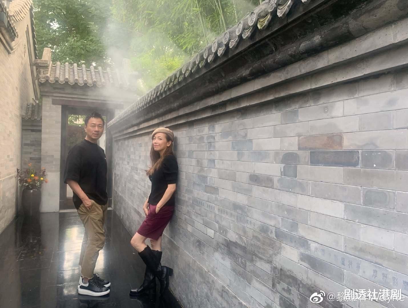 黎耀祥|黎耀祥与邓萃雯直播，提及《巾帼枭雄4》，女方称会尽力空出档期