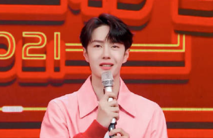 刘德华|央视春晚亮点:刘德华“现身”,与王一博同台毫无违和感