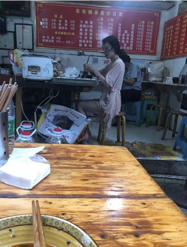 “出差一周回来后，看到亲戚给我装修的婚房！”我瞬间崩溃了啊